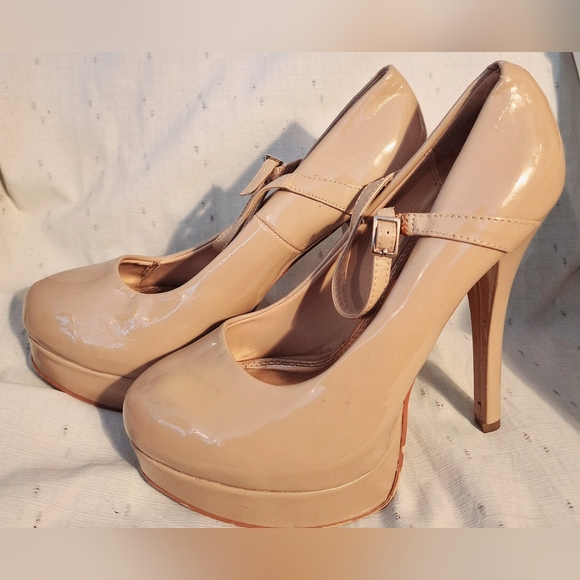 🐼CHINESE LAUNDRY women's beige heels. Close toed with buckle straps. Size 10 - Picture 3 of 11
